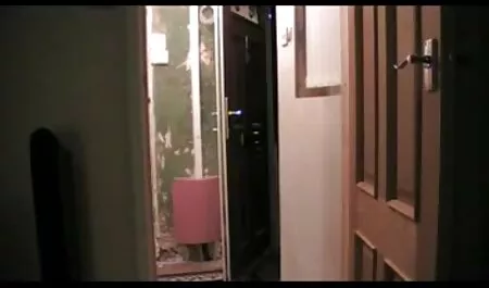 黒い巨人は売春婦、白いお尻を作っていた。 女性 無料 アダ