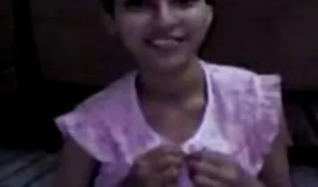 情熱的な褐色の髪の少女に知っていて、マスター細身の美しさ 女 の ため の エロ