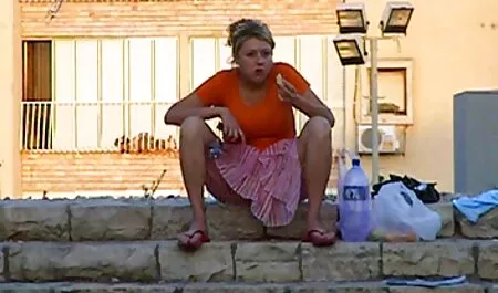 ブルネットは映画の中での役割のために何かの準備ができています 女 オナニー 自 撮り