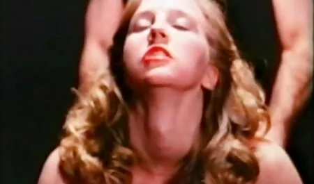 朝の新しいカップルの結婚式の楽しみの完全な喜び エロ 女の子