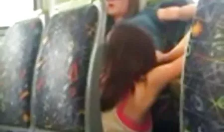 ブロンドは、彼女が彼女の友人の夫を魅了する方法を伝えます エッチ 無料 女子