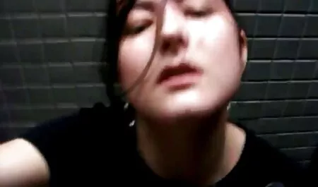 最初の絵は白人男性と遊んでいます 無料 動画 アニメ 女