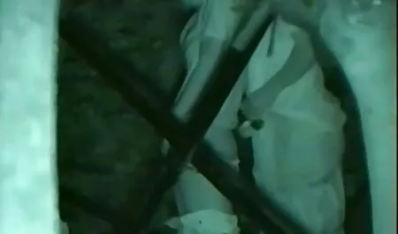 美しい女性は新しい仕事のために面接しています av 無料 動画 女性