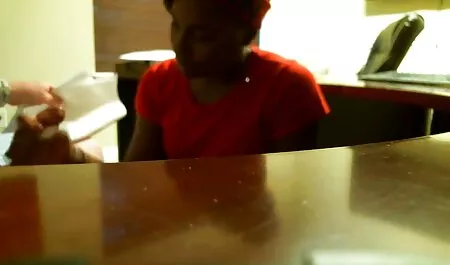 飽くなきブルネットマレット主の大きなディック クンニ 動画 女性