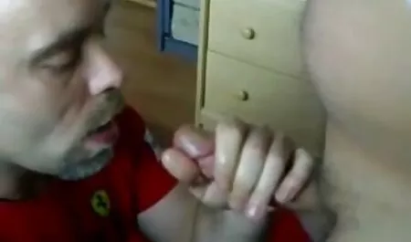 二人の犬、黒人男性と豊かな若い楽しみ 女 同士 電マ