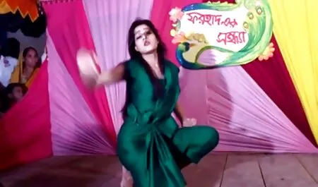 黒人男性が誤ってブロンドの肛門に飛び込む アダルト 女性