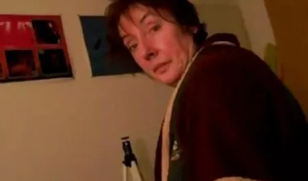 Darinaは潤滑剤だけであれば、お尻のために簡単になります 女性 マッサージ 師 エロ