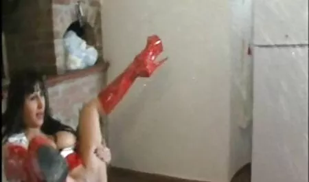 茶色の髪の若い女性は、そのような魅力的なお尻があります 女 の ため の アダルト ビデオ