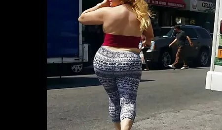 恋人は、学生の大きなお尻に油を注ぎ、ソファの上で彼女をクソ おんな むけ えろ