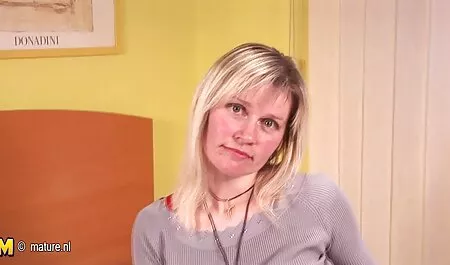 ロシアマッチョfucks彼の彼女のお尻のキッチンテーブル 女性 安心 えっち