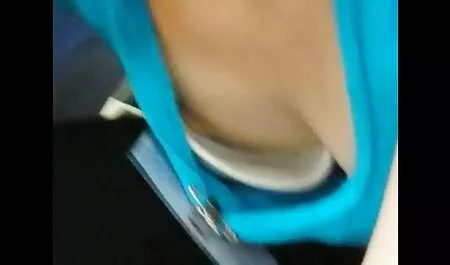 コーチの愛は選手の大きな、脂肪のお尻を押し込みます エロ い 女 動画