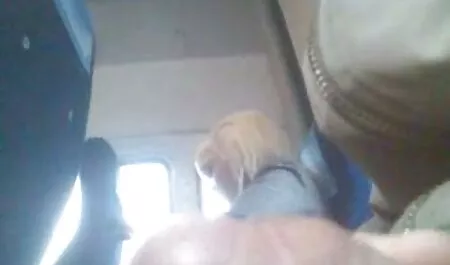 白い雌牛の黒い料理 女性 立ちション 動画