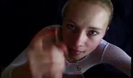 マッサージ師は、彼女の豪華なクライアントを喜ば 弱み を 握 られ た 女 教師