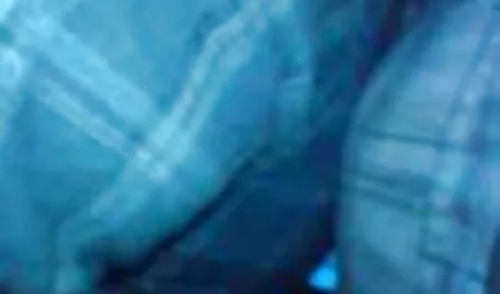 わんぱく若い女の子は彼女の最初のポルノで主演 若い 女性 セックス 動画