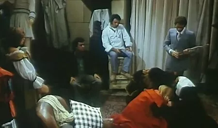 黒人男性とポルノで彼女のデビューをする茶色の髪の女の子 女 の ため の えろ