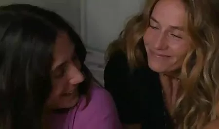 キッチンで男、茶色の髪と妻の所有欲 女 でも 見れる エロ 動画