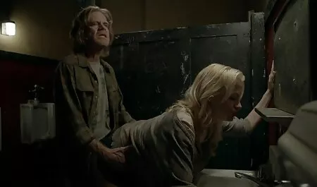 細い金髪は彼女の大きなコックを感じています 魔性 の 女 エロ 動画