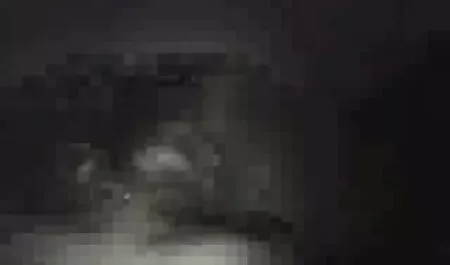 成熟した女性は、タクシー運転手のコックの下に彼女のお尻を置く えろ どう が おんな