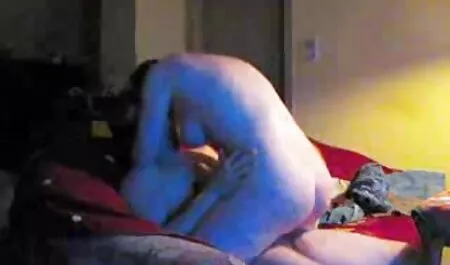 男は鋳造で本当のおっぱいを持つ熱い若い女性を犯しました 女 露出 動画