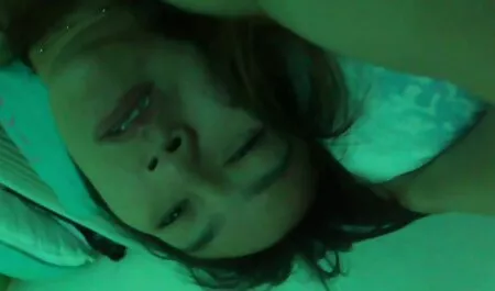 伯爵夫人は恥を知らない 女性 アダルト オナニー