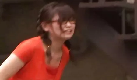 それは淫乱が実際に彼女の夫に会った方法です！ 無料 女 マッサージ