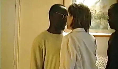 多くの男性はヘ女の子とblowjobを与えています 女性 教師 無料 動画