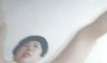 お尻でファックするプロの女の子と楽しんでいる男 男 対 女 エロ 動画