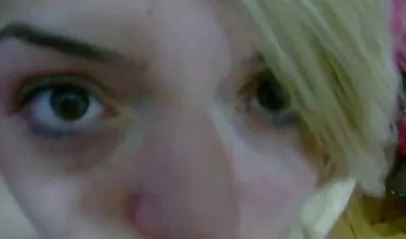 タクシードライバーに隠れたの乗客のための熱車 処 女 喪失 動画