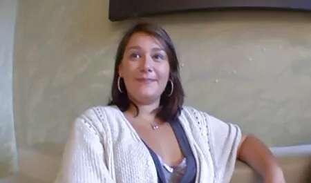 女の子、茶色の髪が成功を訪問する av 女性 安心