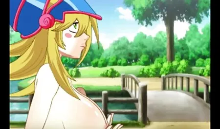 男と二人の若い女の子とのベッドの上のセックス 女性 エロ 無料