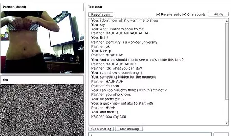 赤い髪、入れ墨、そして非常に魅力的です。 女性 動画 エロ