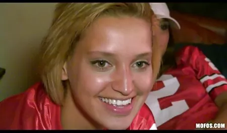 ブロンドはお尻に犯され、兼で酔って取得します。 変態 女 の 動画